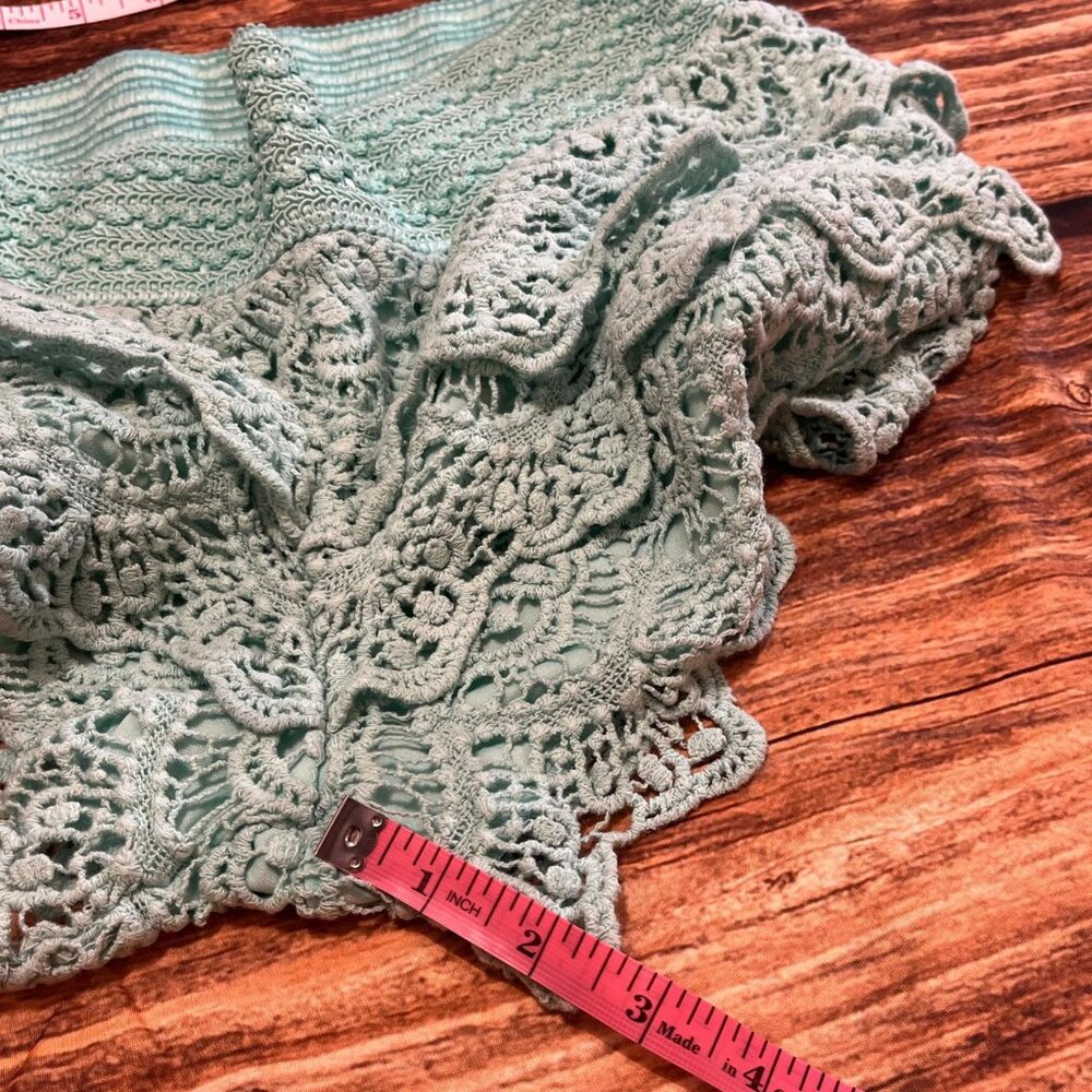 Light teal crochet like shorts with ruffle detail. Y2K fashion. - Picture 4 of 5